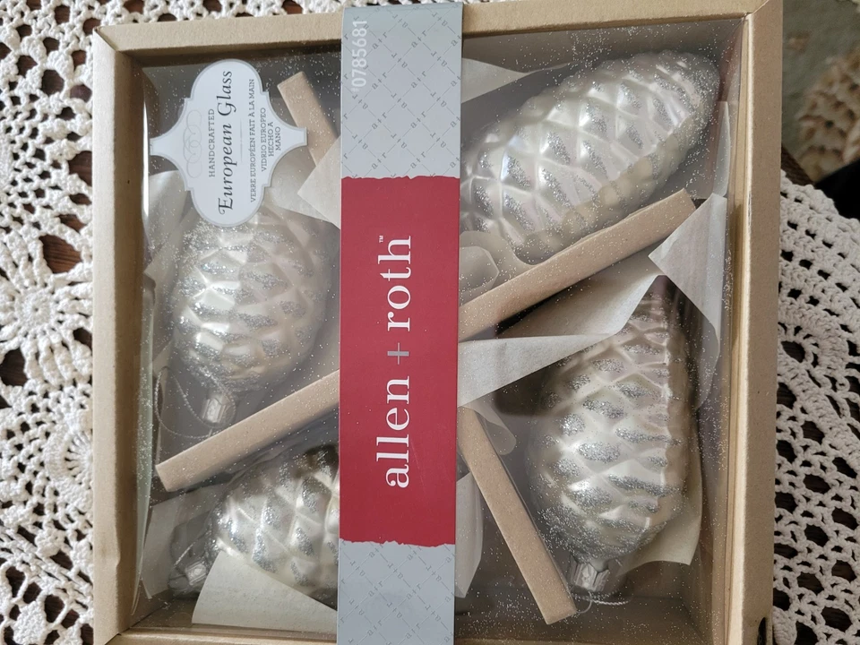 Allen + Roth Blanco Vidrio Mercurio Cono de Pino Piña Vacaciones Navidad Adornos Foto 1 de 3