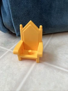VINTAGE 1991 PLAYSKOOL PRESCHOOL DOLLHOUSE throne yellow REPLACEMENT PART - Picture 1 of 5