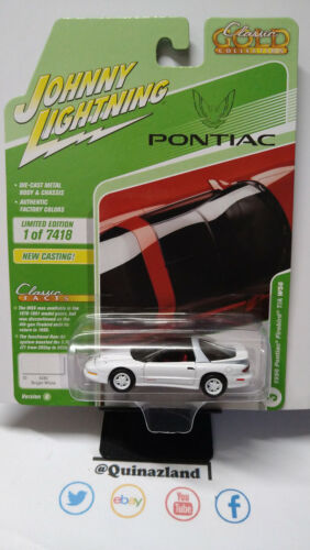 Johnny  Lightning Classics Gold 1995 Pontiac Trans Am, bright white    (NG65)
