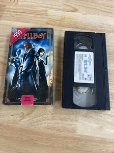 Hellboy (VHS, 2004) Ron Perlman Selma Blair Cult Horror Comic Classic movie - Imagen 1 de 10