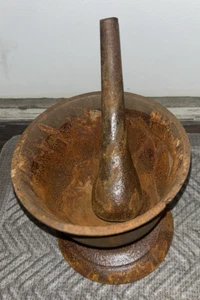 Antiguo mortero y mortero de hierro fundido de alta resistencia - cuenco de boticario de molienda - 6 libras. - Imagen 1 de 8