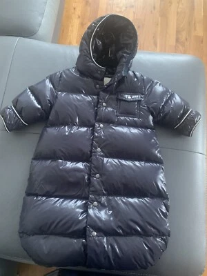 Saco de dormir Moncler usado azul marino nido de bebé Foto 1 de 4