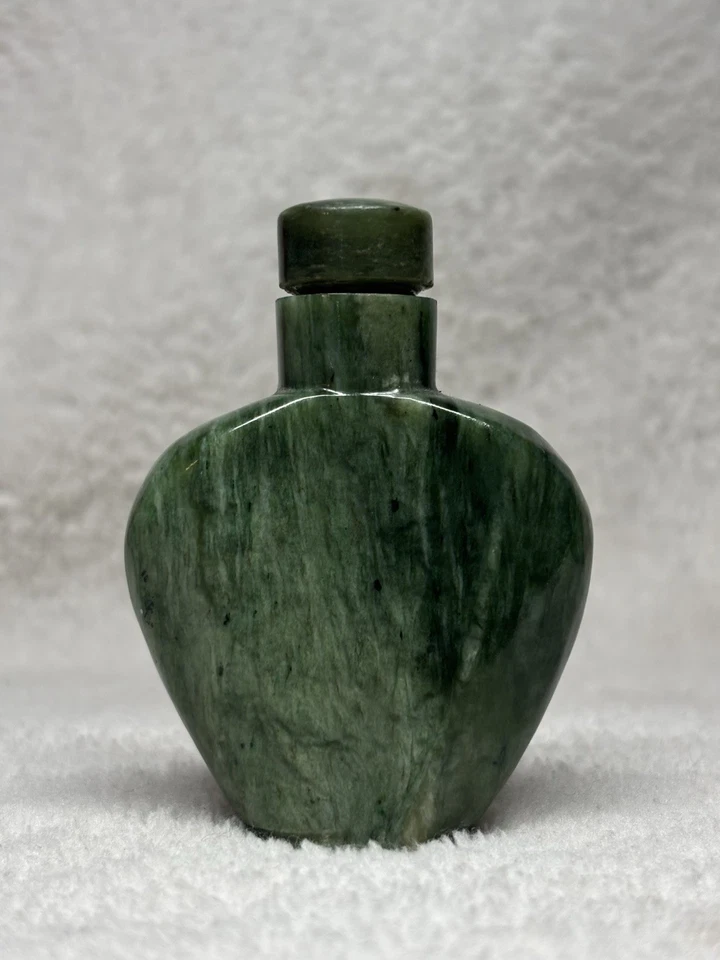 Botella de tabaco de jade verde salvia nefrita siglo XVIII, período Qianlong vintage Foto 1 de 4