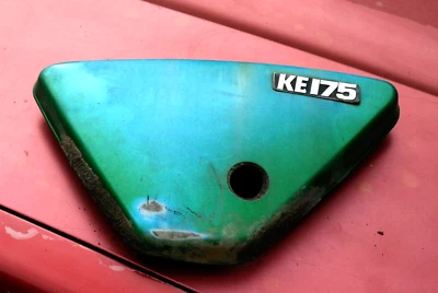 Kawasaki Ke 175 1975 OEM cubierta lateral derecha (ver más abajo) Foto 1 de 3