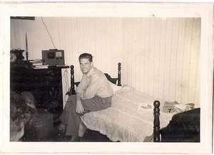 Smiling Handsome Man Sitting On Twin Bed Vintage Radio 1940s Photo - Picture 1 of 1