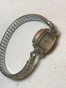 Bulova 10k gold womens watch vintage - Picture 1 of 9