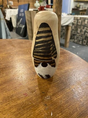 Nido de gnomo pintado a mano 6" Foto 1 de 4