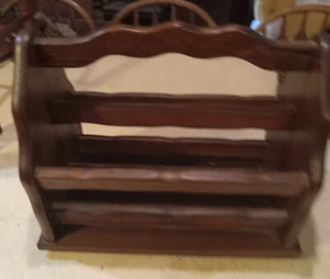 Nussbaum Mid Century Zeitungsständer / Zeitungsständer (MR140) - Bild 1 von 4