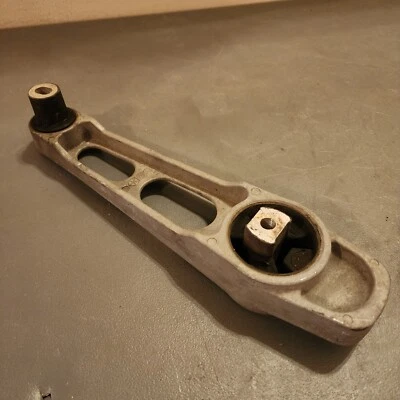 OEM Chrysler PT Cruiser Dodge Neon Front Right Lower Motor Engine Mount No Turbo - Image 1 of 4