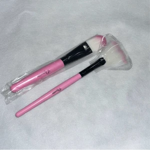 Daxstar Makeup Brushes Set of 2 Pink Black NEW - Picture 1 of 3
