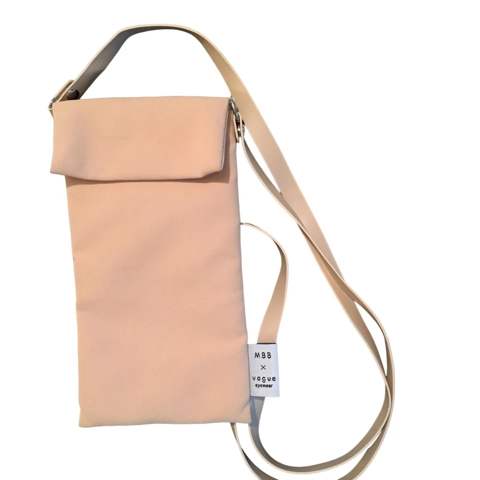 Bolsa tiracolo Vogue MBB Eyewear mini estojo capa macia nude - Imagem 1 de 4
