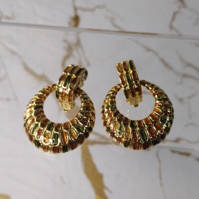 Pendientes de clip modernos retirados Joan Rivers esmalte enchapado en oro amarillo Foto 1 de 4