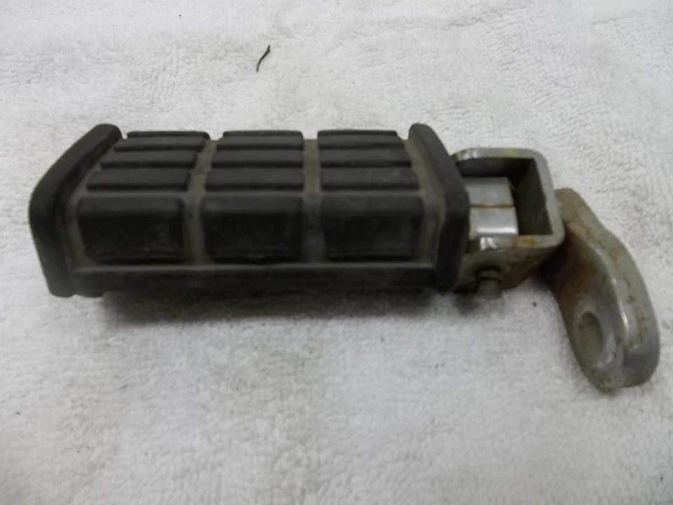 YAMAHA XV750 VIRAGO 1981 1982 1983 XV920 REPOSAPIÉS IZQUIERDO ESTRIBA FABRICANTE DE EQUIPOS ORIGINALES VINTAGE Foto 1 de 1