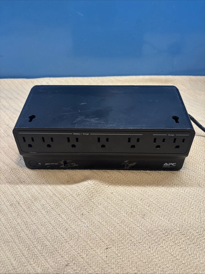 Schneider Electric APC Back-UPS BE600M1 120V 50/60Hz 600VA 330W - Image 1 of 4