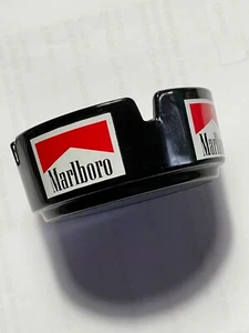 Portacenere Marlboro vintage nero in vetro ceramica - Foto 1 di 5