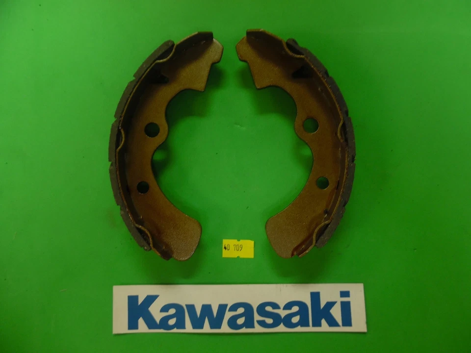 ZAPATOS DE FRENO DELANTEROS 40-709 EMGO KAWASAKI/SUZUKI ATV 719 NUEVOS RANURADOS Foto 1 de 2