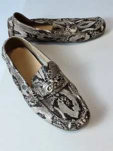 Mocasín de piel de serpiente Cole Haan Mocasín Zapato de conducción Marrón Talla 9.5 B Logo Dorado - Imagen 1 de 6