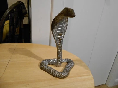 De colección. ESTATUA DEL REY COBRA LATÓN MACIZO 8 3/4" DE ALTO Foto 1 de 4