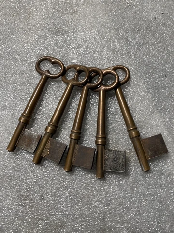 Antique Lot of 5 New Old Stock Bronze/steel Blank Skeleton Keys Cover