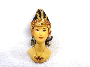 NEW OLD STOCK VINTAGE BEAUTIFUL WOMENS' HEAD WITH BEADS KEY CHAIN - Picture 1 of 5