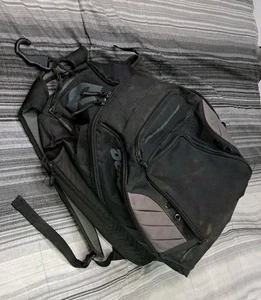 Demarini Bat Bag Rucksack schwarz grau rauchfrei Zuhause gebraucht - Bild 1 von 7