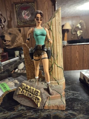Tomb Raider Lara Croft Jungle Outfit figura de acción/estatua vintage Playmates 1999 Foto 1 de 4