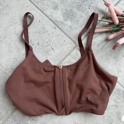 Sujetador Athleta Sport Daily Medio Marrón Óxido Potenciado en Powervita Acolchado Logo Cremallera Foto 1 de 4