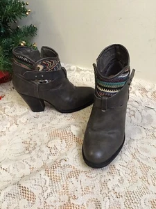 XOXO Women’s Size 6B Koris Southwest Bootie Gray Ankle Boots Western - Picture 1 of 10