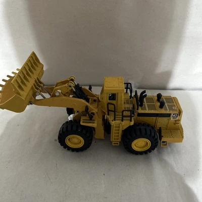Caterpillar 992C Loader - "BEADLESS TIRE"- 1/48 - CCM - Diecast box 2  - Image 1 of 4