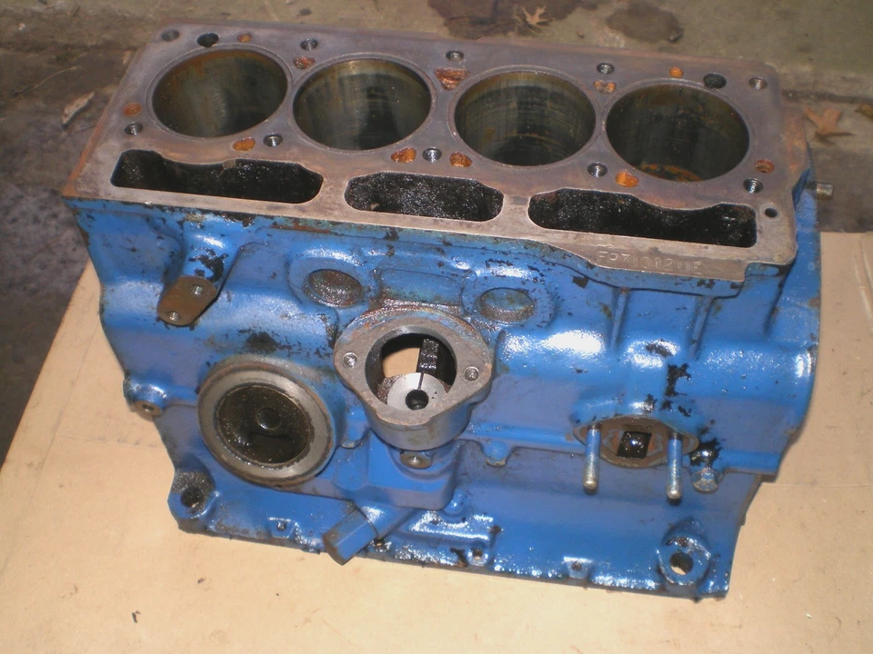 Bloque de motor Triumph Spitfire MG Midget desnudo 1975-1980 Foto 1 de 2