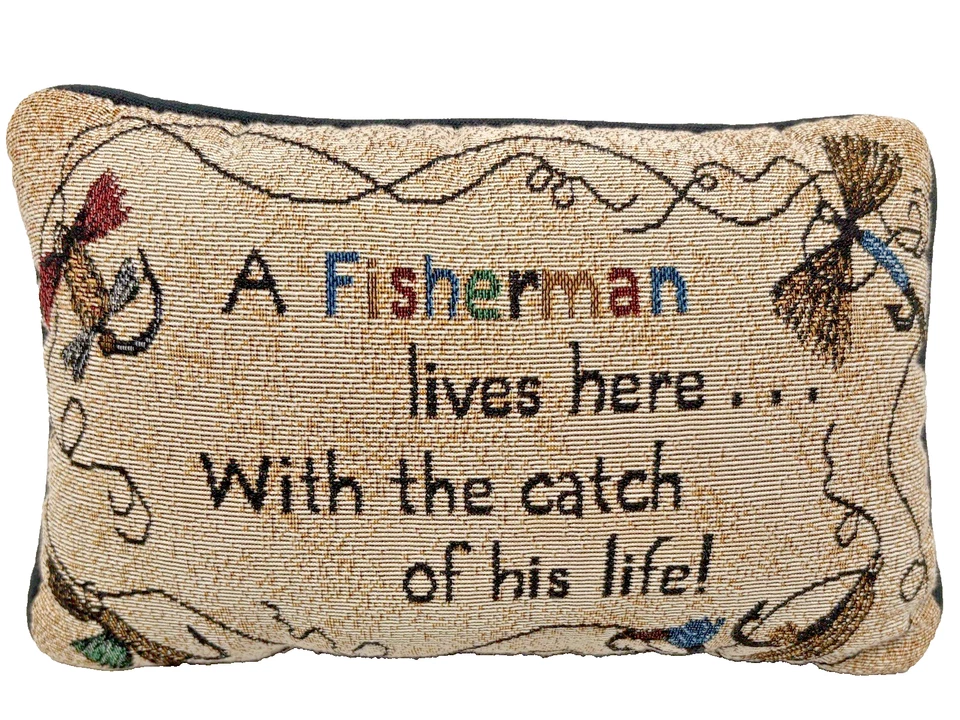 RARO HTF Pequeno Travesseiro Decorativo Pescador - Tapeçaria Needlepoint "Catch Of His Life" - Imagem 1 de 4