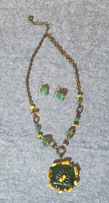 Conjunto de Joyería Vintage Años 60 Natural Verde Jade Ágata Amarillo MOP Collar Cadena Latón Foto 1 de 4