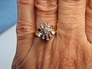 BEAUTIFUL 10K YELLOW GOLD ROUND & BAGUETTE .25 Ct DIAMOND RING 2.0 GRAM Size 6.5 - Picture 1 of 24