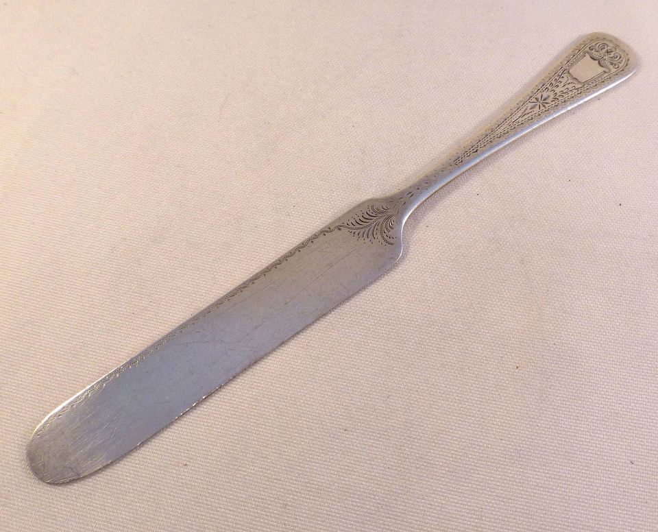 Cuchillo plano decorado para té/desayuno/postre Coin Silver JE Caldwell Foto 1 de 4