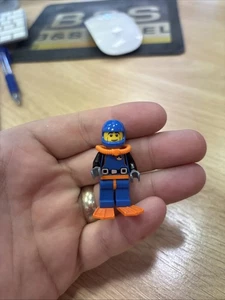 LEGO CMF Series 1 - Deep Sea Diver Minifigure - Picture 1 of 2