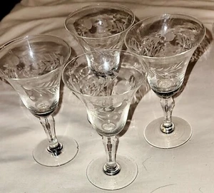 4 dekorative Heisey Kristall Blumen Falken geschliffen Glas Tassen Glaswaren Trinkgeschirr - Bild 1 von 3
