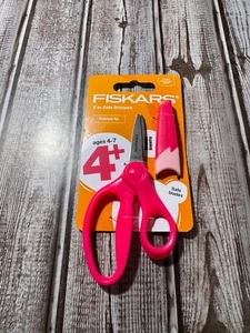 Tijeras Fiskars para niños (5 pulgadas) con funda ROSA edades 4+ - Imagen 1 de 1