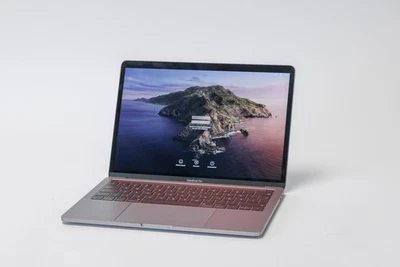 Apple MacBook Pro 13 Zoll (256GB SSD, Intel Core i5 8. Gen, 2,4 GHz, 8GB) Laptop - Bild 1 von 3