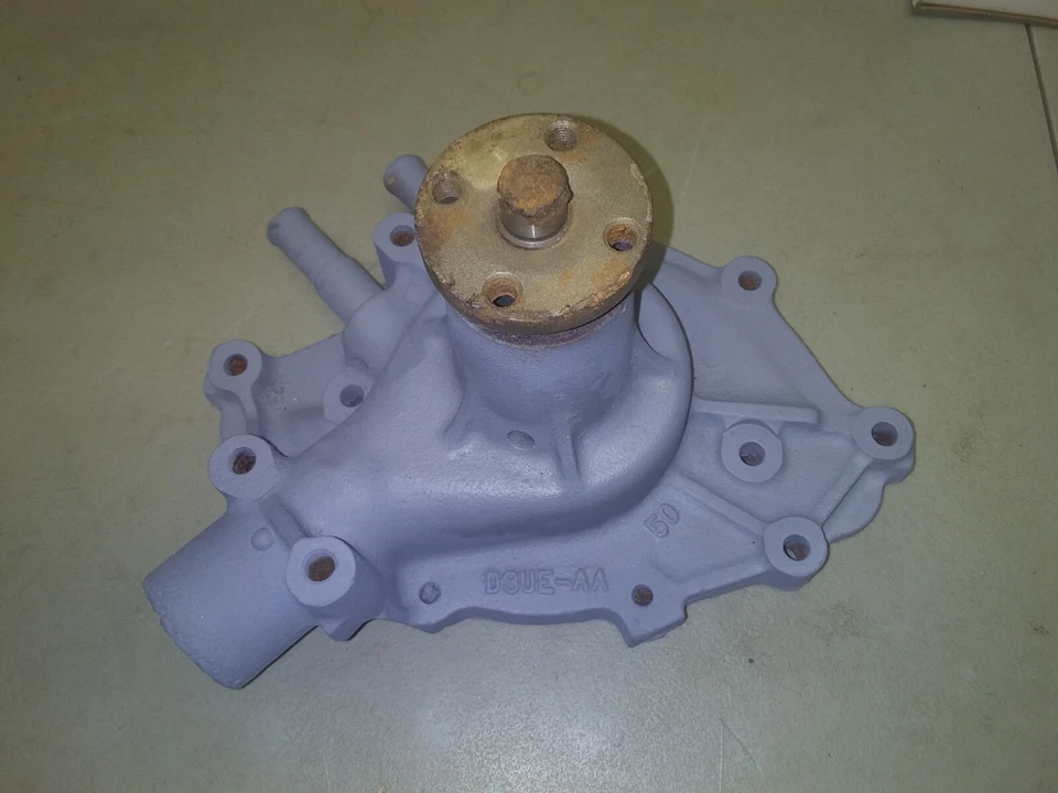 Bomba de água 1973-1977 Ford Bronco 302 8 cilindros remanufaturada - Imagem 1 de 3