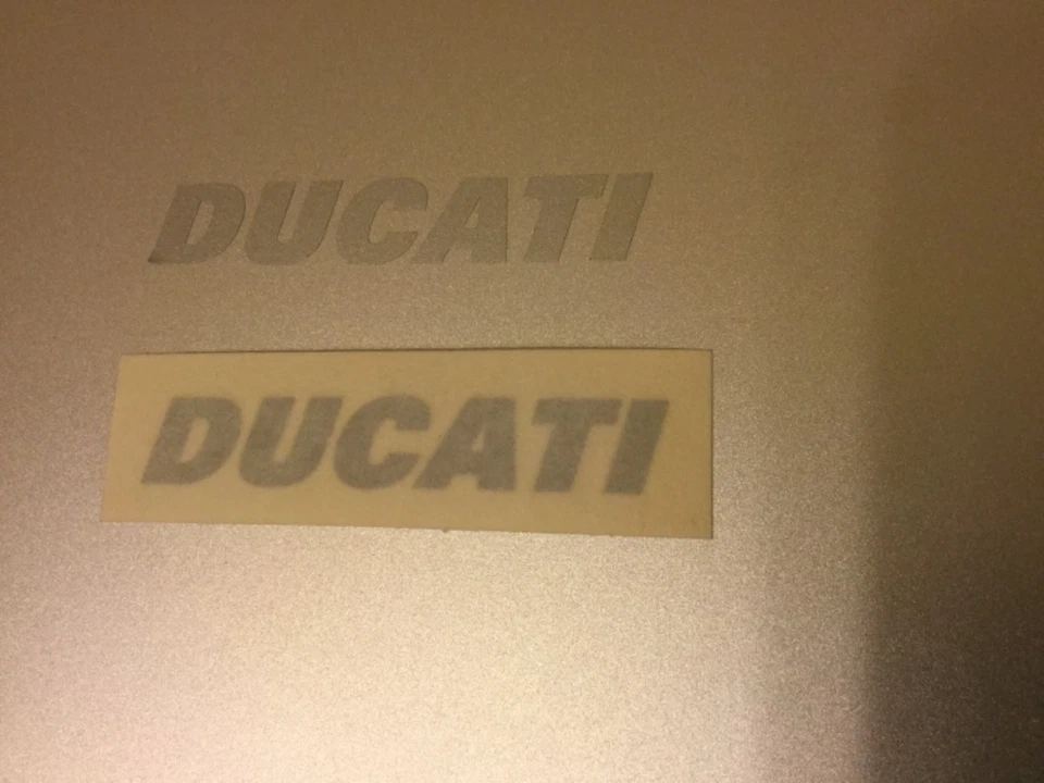 Adesivo originale ducati scritta ducati 6 cm argento chiaro sticker  - Immagine 1 di 1