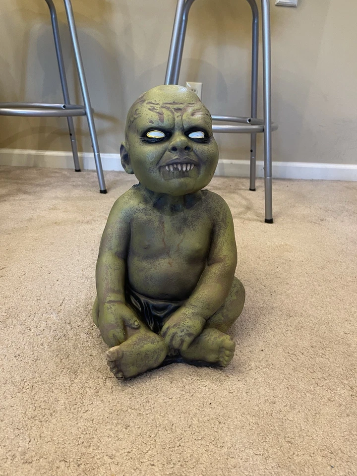 Spirit Halloween Zombie Baby Prop Foto 1 de 1