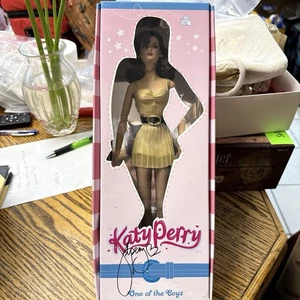 KATY PERRY LIMITED EDITION DOLL Jason Wu Designed One Of The Boys - I Kissed A - Bild 1 von 7