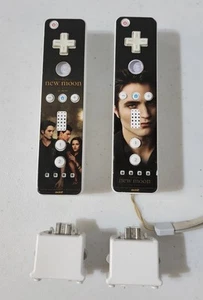 2 Wii Controllers 003 With 2 Motion Plus Adapters 026 Twilight New Moon Covers  - Picture 1 of 5