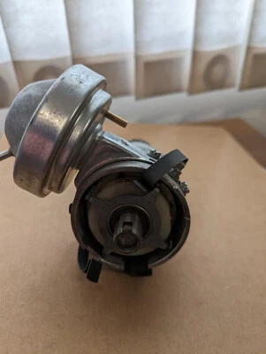 New Old Stock Porsche 924 Ignition Distributor BOSCH  Z44 0 237 003 018 - Image 1 of 3