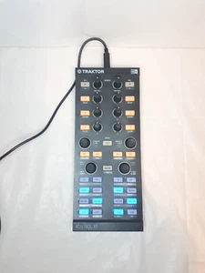 Native Instruments Traktor Kontrol X1 Mk1 Tragbarer USB DJ Controller & USB Kabel - Bild 1 von 10