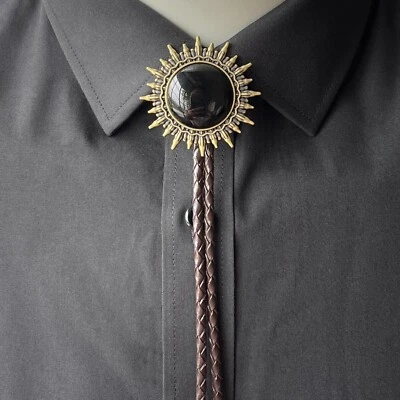 Collar de boda occidental con corbata bolo patrón sol de ónix negro natural cuerda de cuero Foto 1 de 4