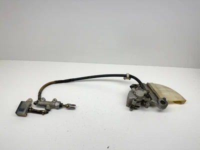 1996 Suzuki RM125 RM 125 OEM задний тормоз суппорт кронштейн главный цилиндр шланг рычаг - Изображение 1 из 4