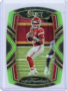 2020 SELECT #202 PATRICK MAHOMES "NEON GREEN DIE-CUT" CLUB LEVEL, 010825 - Picture 1 of 1