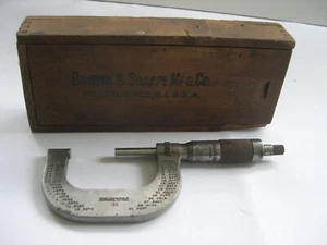 BROWN AND SHARPE 1-2" MICROMETER VINTAGE, IN WOODEN CASE - Picture 1 of 5