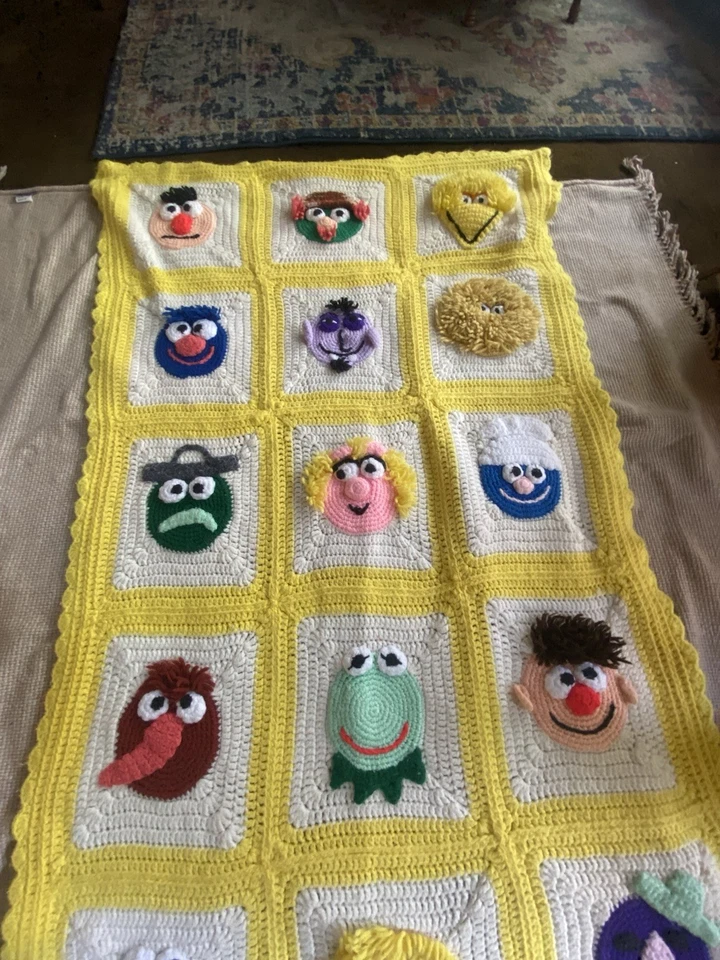 Manta de punto de ganchillo, calle sésamo, hecha a mano, medidas y fotos Foto 1 de 4